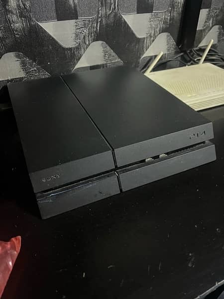 PS4 1TB, great condition with 1 controller 0
