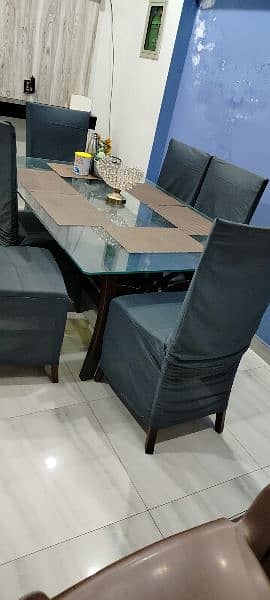 Dining table with 6 chair ,, 100%wood ,,,like a new 3