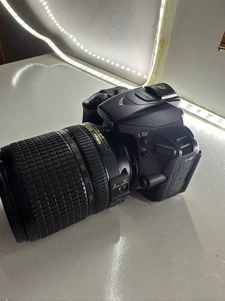 Nikon D5600 with 18-140 lens personal used not as professional 5