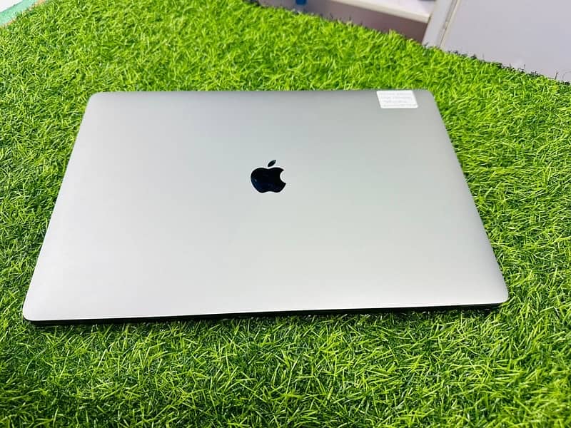 MACBOOK PRO 15.4’’ (2017) CORE I7 (16gb/500gb SSD) (4gb GPU) 5