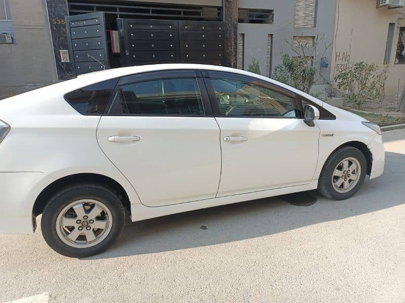 Toyota Prius 1.8 S urgently want to sell 1