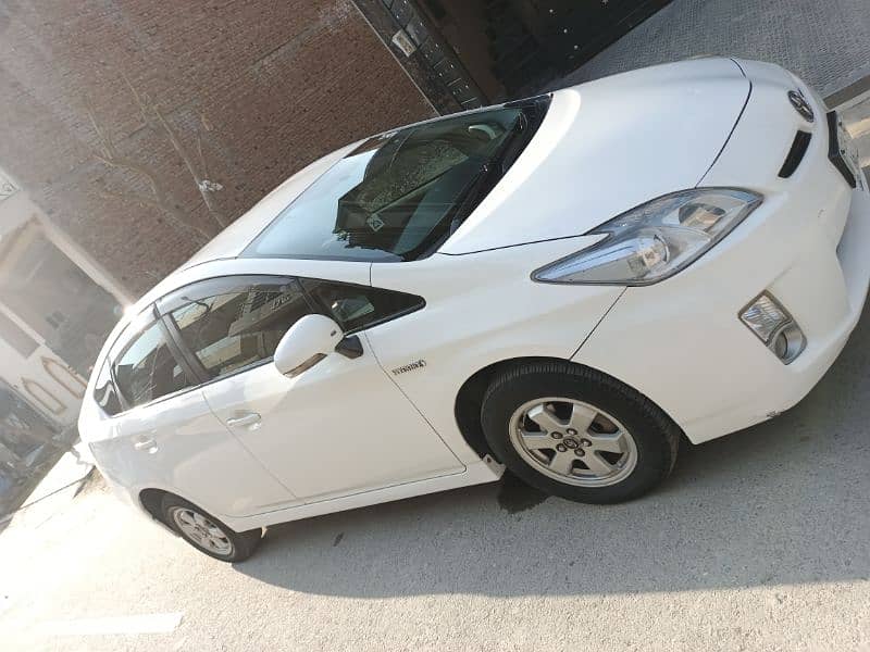 Toyota Prius 1.8 S urgently want to sell 2