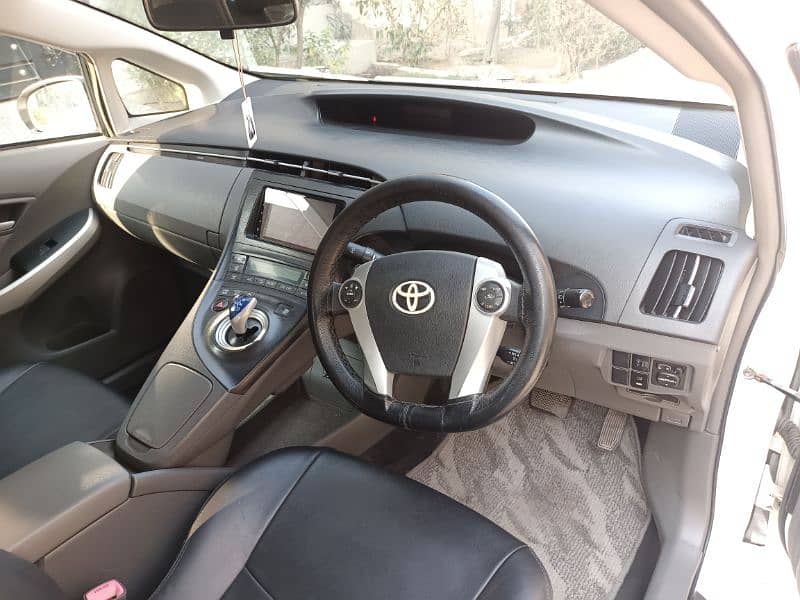 Toyota Prius 1.8 S urgently want to sell 8