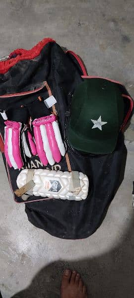Cricket complete Kit Just Like New with New Gloves 1