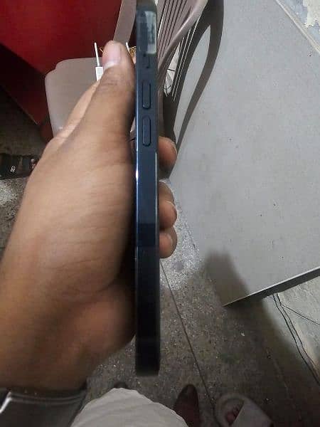 iphone 13 midnight black 128 jv 10/10 4 months warranty available 4