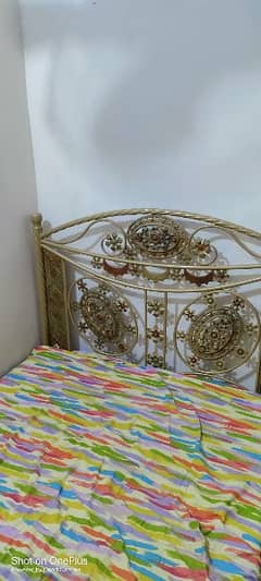 iron bed with moltyfoam just like new