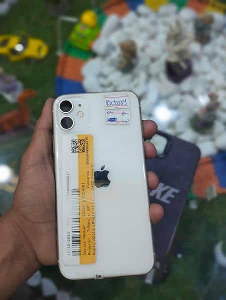 iphone 11 64 GB factory for sale 8