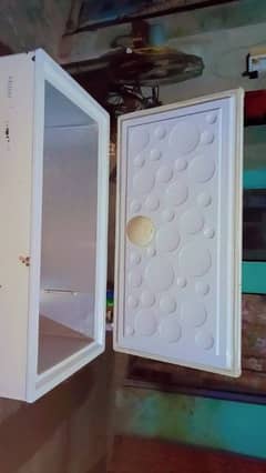 freezer for sell bus color kharab hai Baki 10 by 10 condition