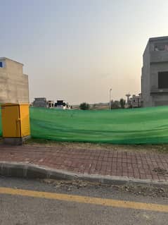 Stunning 5 Marla Residential Plot In Bahria Town Phase 8 Available