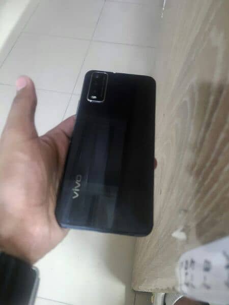 vivo y20 selling urgent any one interested contact me fast 1
