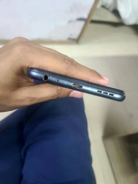 vivo y20 selling urgent any one interested contact me fast 3
