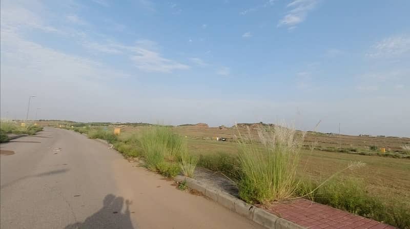 Residential Plot Of 10 Marla For sale In Bahria Town Phase 8 3