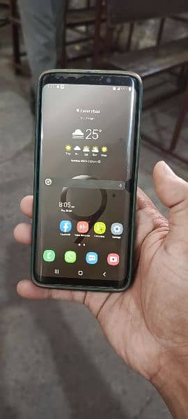 Samsung Galaxy S 9 Edge Screen. Compact screen size 5.8 inches 1