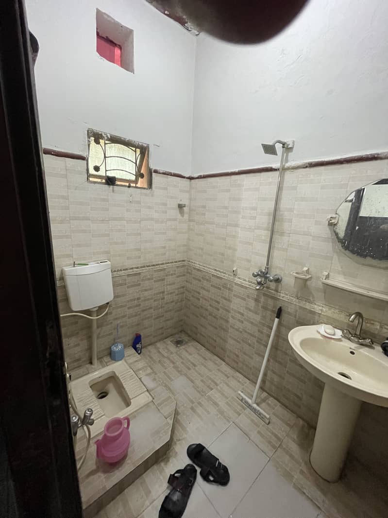 6 MARLA LOWER PORTION DOUBLE ROOM FOR RENT AT IDEAL LOCATION OF JOHAR TOWN NEAR EMPORIUM 5