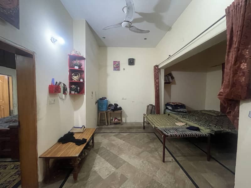 3.5 marla single story rent out near to emporium mall 1