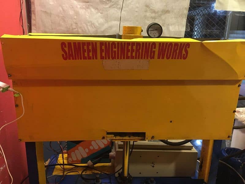 Paper and gatta cutting Machine for making Plates and shoes for Sale 0