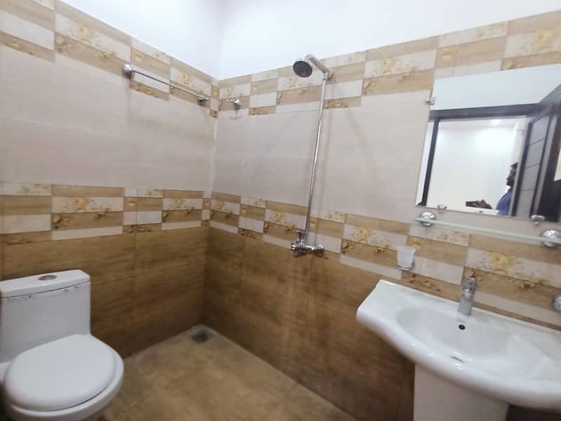 Prime Location Upper Portion In Izmir Town Sized 20 Marla Is Available 2