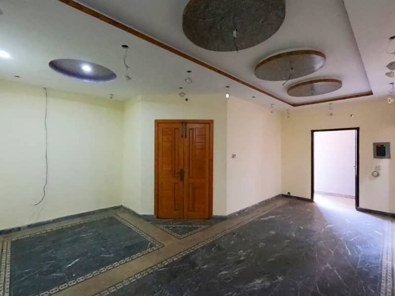 A House Of 10 Marla In Rs. 27000000 21