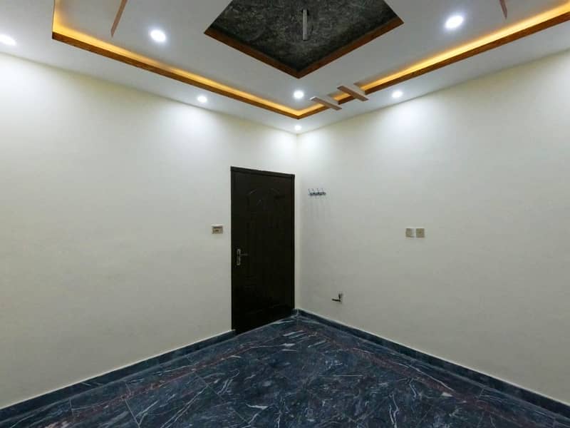 A House Of 10 Marla In Rs. 27000000 30
