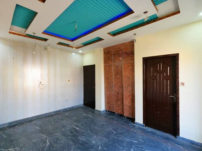A House Of 10 Marla In Rs. 27000000 33