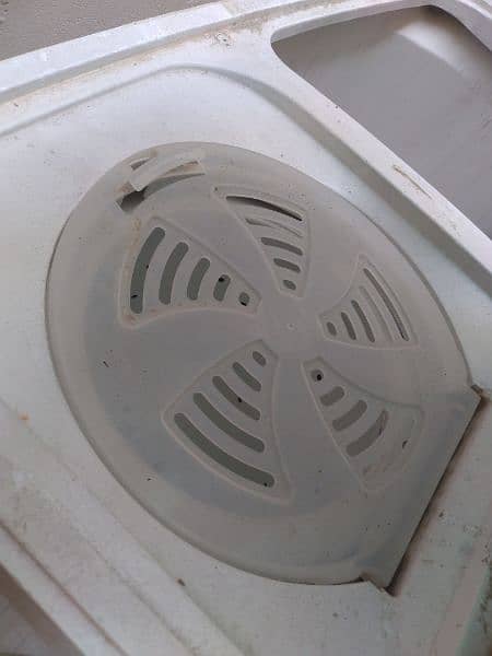 dawlance washing machine semi automatic in working condition 3