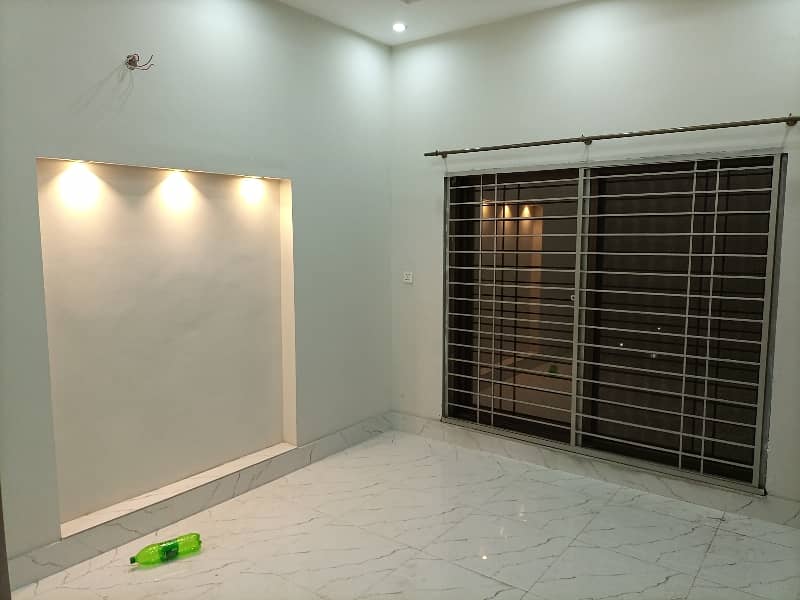 4 MARLA BEAUTIFUL FLAT AVAILABLE FOR RENT IN PARAGON CITY 2