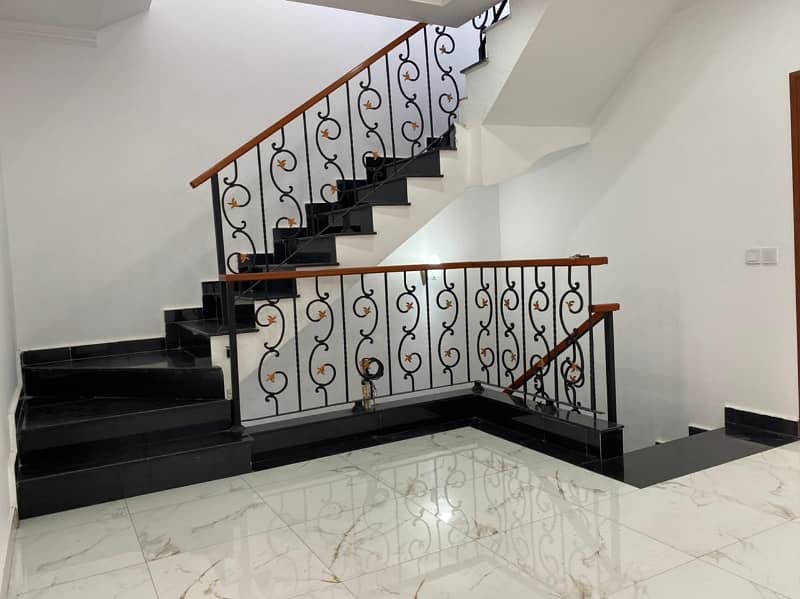 5 MARLA SLIGHTLY USED HOUSE FOR SALE IN PARAGON CITY 16