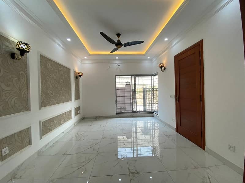 5 MARLA SLIGHTLY USED HOUSE FOR SALE IN PARAGON CITY 18