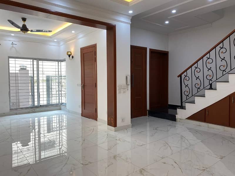 5 MARLA SLIGHTLY USED HOUSE FOR SALE IN PARAGON CITY 22