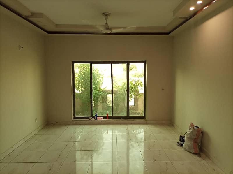 5 MARLA BEAUTIFUL HOUSE FOR SALE IN PARAGON CITY 0
