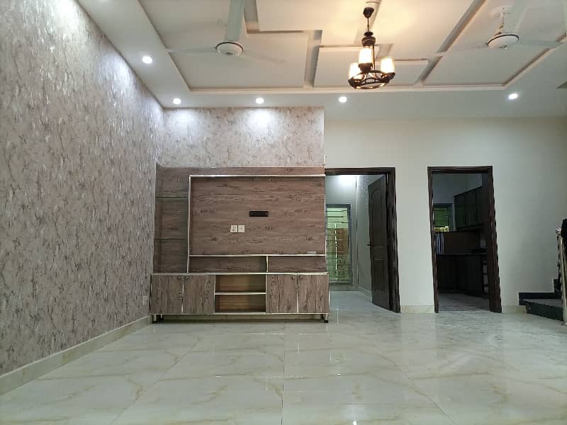 5 MARLA BEAUTIFUL HOUSE FOR SALE IN PARAGON CITY 3