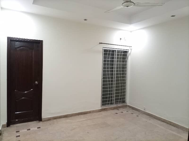 3.5 MARLA BEAUTIFUL HOUSE WITH GAS FOR SALE IN PARAGON CITY 2