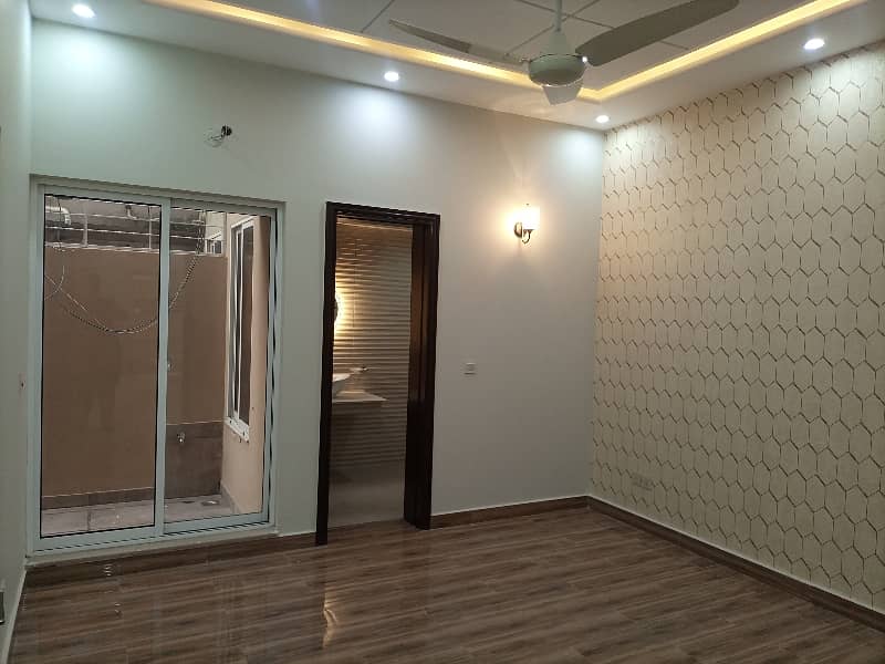 5 MARLA BEAUTIFUL HOUSE FOR RENT IN PARAGON CITY 3