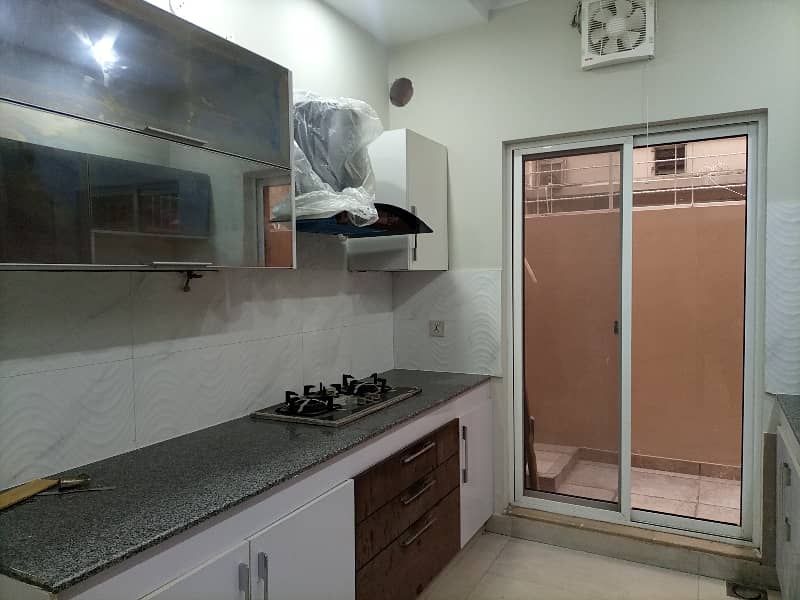 5 MARLA BEAUTIFUL HOUSE FOR RENT IN PARAGON CITY 10
