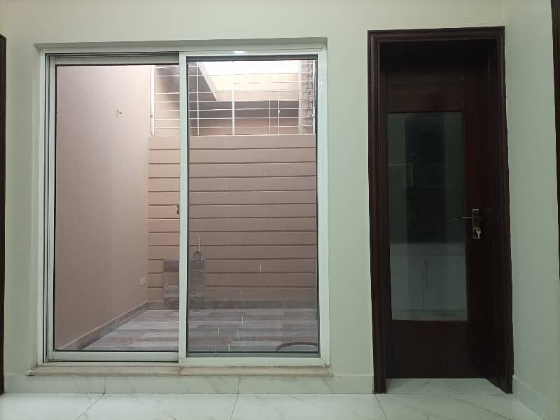 5 MARLA BEAUTIFUL HOUSE FOR RENT IN PARAGON CITY 21