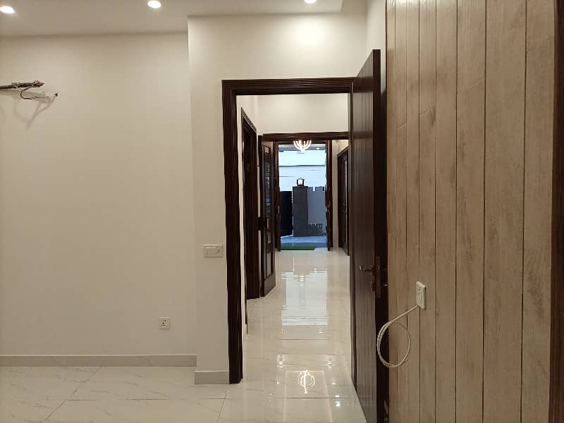 10 MARLA BEAUTIFUL HOUSE FOR RENT IN DHA PHASE 8 4