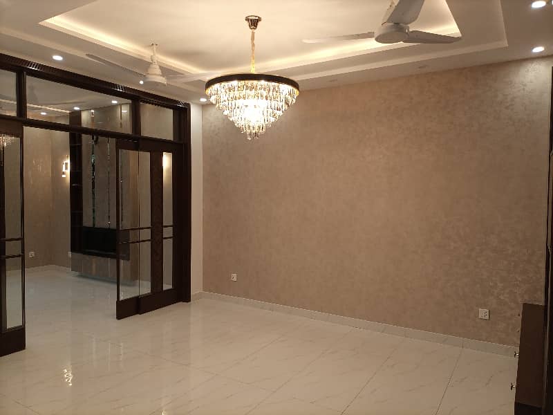 10 MARLA BEAUTIFUL HOUSE FOR RENT IN DHA PHASE 8 6