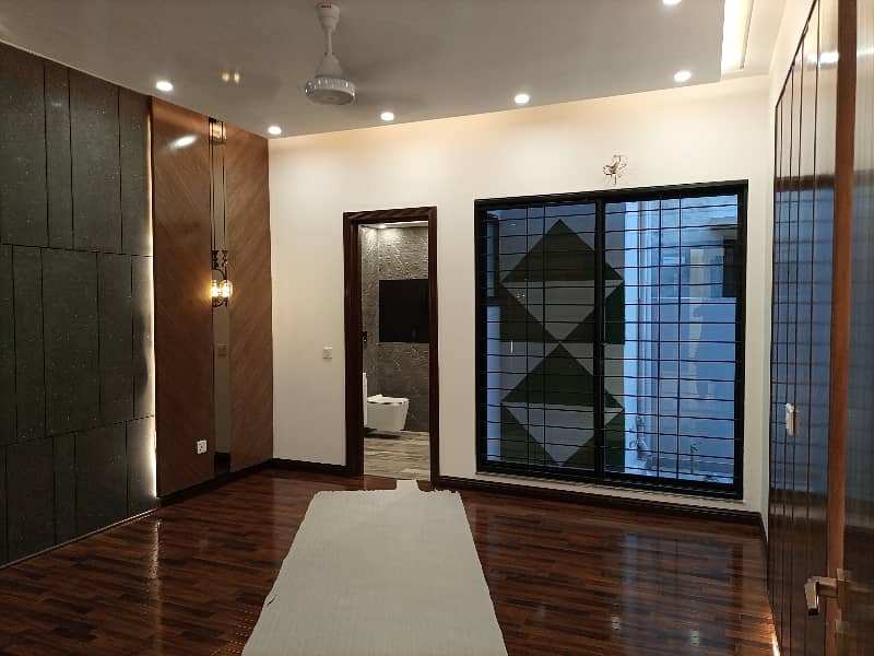 10 MARLA BEAUTIFUL HOUSE FOR RENT IN DHA PHASE 8 14