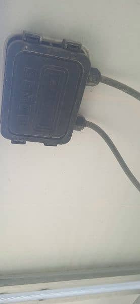 2 solar panel with converter and wire with it 3