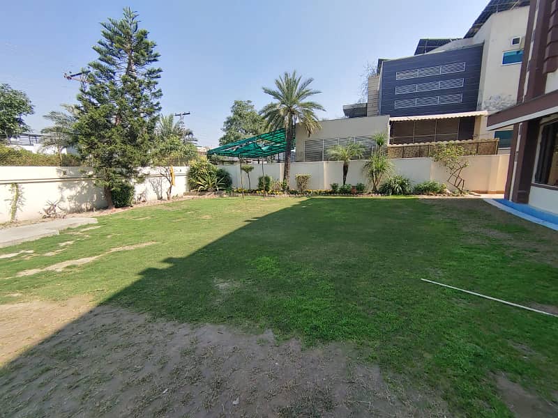 2 KANAL House For Sale In DHA Phase 3, Near DHA Sports Complex 1