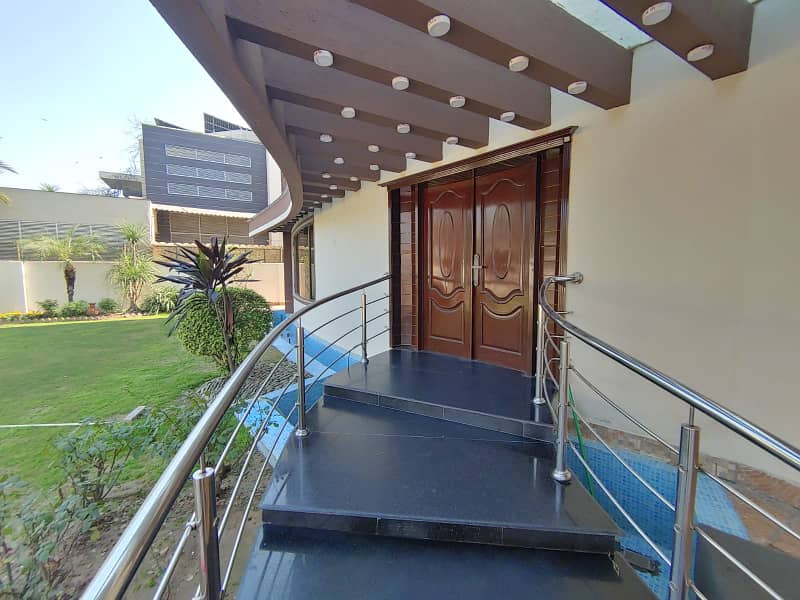 2 KANAL House For Sale In DHA Phase 3, Near DHA Sports Complex 6