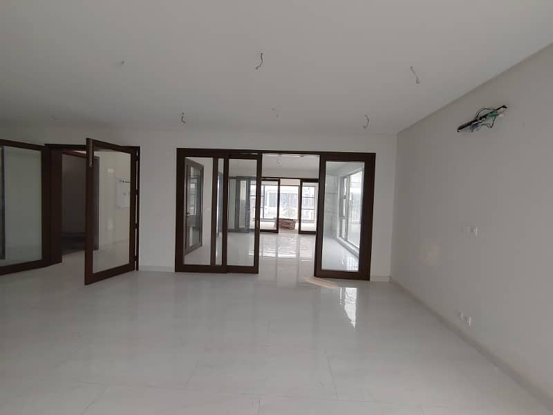 Luxurious 1 Kanal House For SALE In 
Defence Raya
 , DHA 13