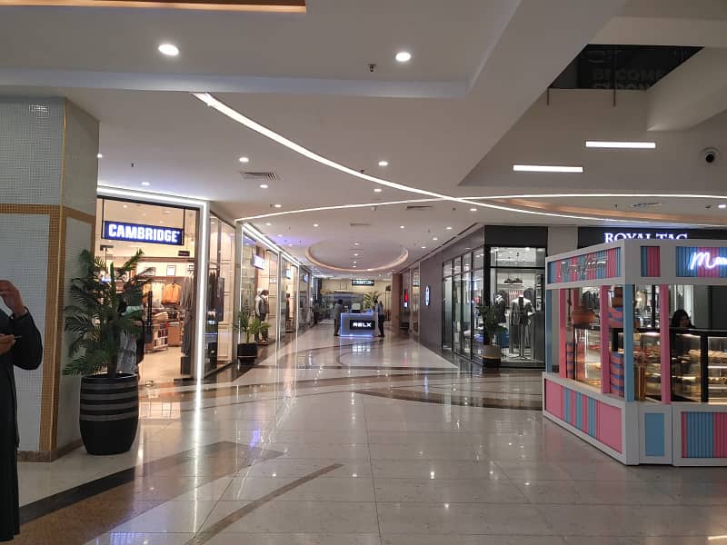 Prime Retail Shop Space Available For Rent In DHA'S Gold Crust Mall For Brands, Restaurants And More 4