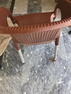 table chairs for sale in new condition