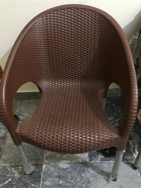table chairs for sale in new condition 4