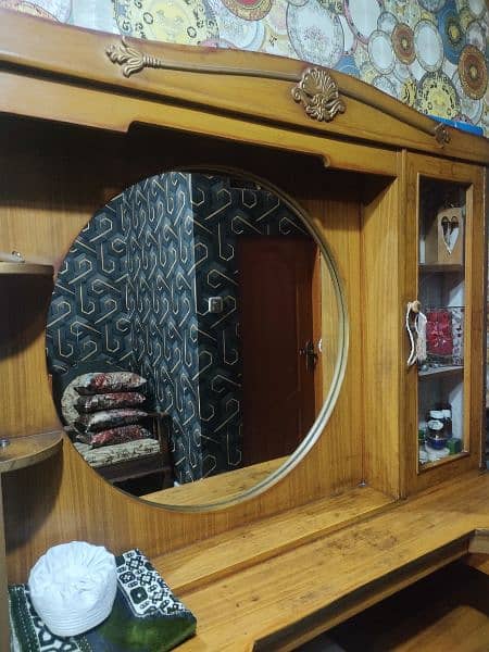 9/10 condition dressing table 1