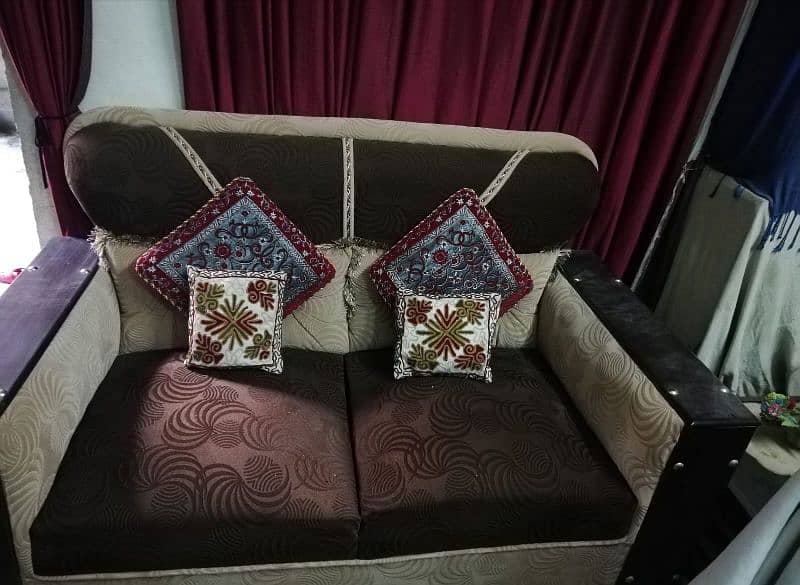Six Seater Sofa Set and Dining Table with Chairs for sale 10
