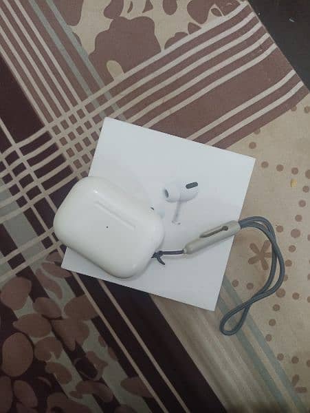 Apple Airpods Pro (2nd generation)wireless , 9/10 condition 2