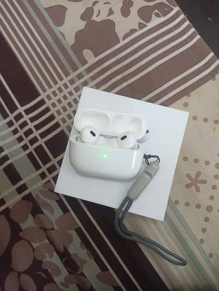 Apple Airpods Pro (2nd generation)wireless , 9/10 condition 3