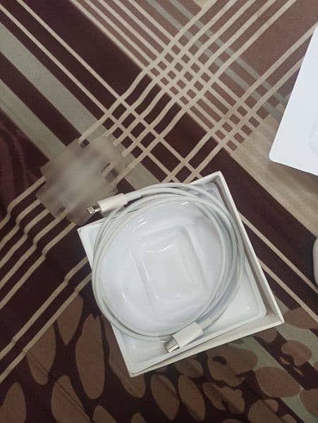 Apple Airpods Pro (2nd generation)wireless , 9/10 condition 6